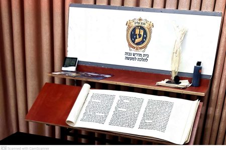תמונה של שולחן סופר , קולמוס
